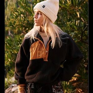 Free people hit the slopes Black and Tan Fleece Jacket